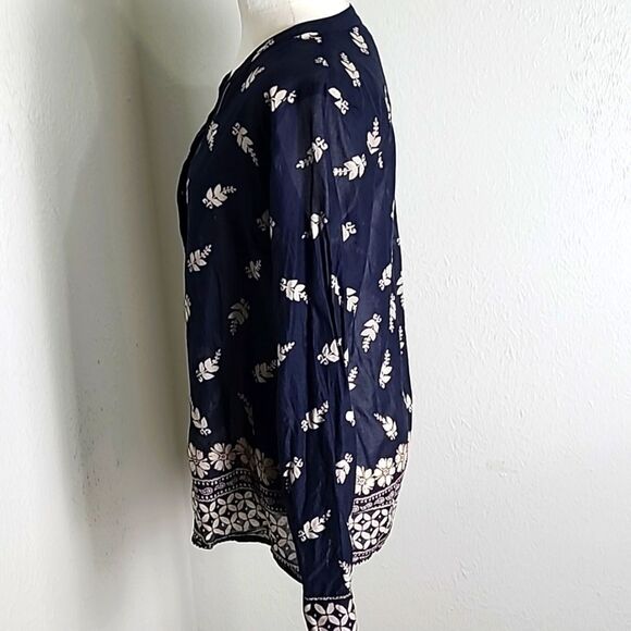 Tommy Hilfiger Navy Blue Top White Flowers, V-neckline,  Longsleeves, Size Large - Picture 4 of 8